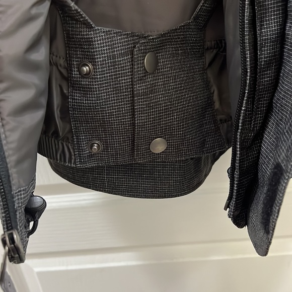 Burton women’s winter coat - Picture 6 of 8